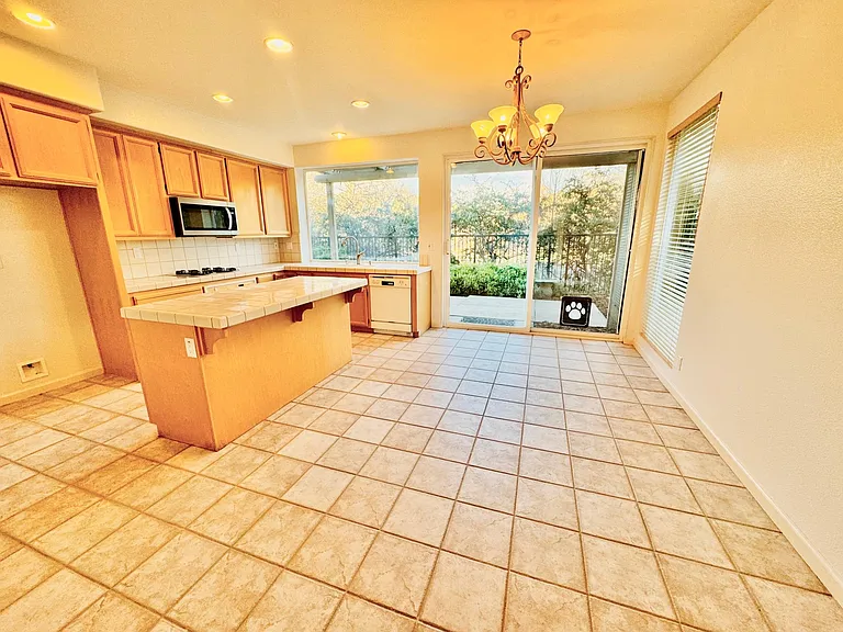 4025 Ironwood Dr — Photo 8