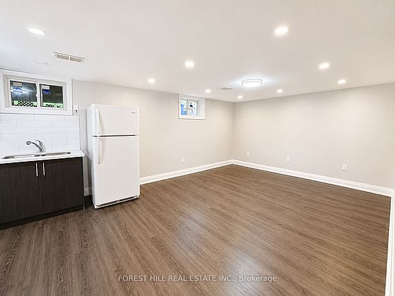 4th image of 81 Farmbrook Rd #Basement