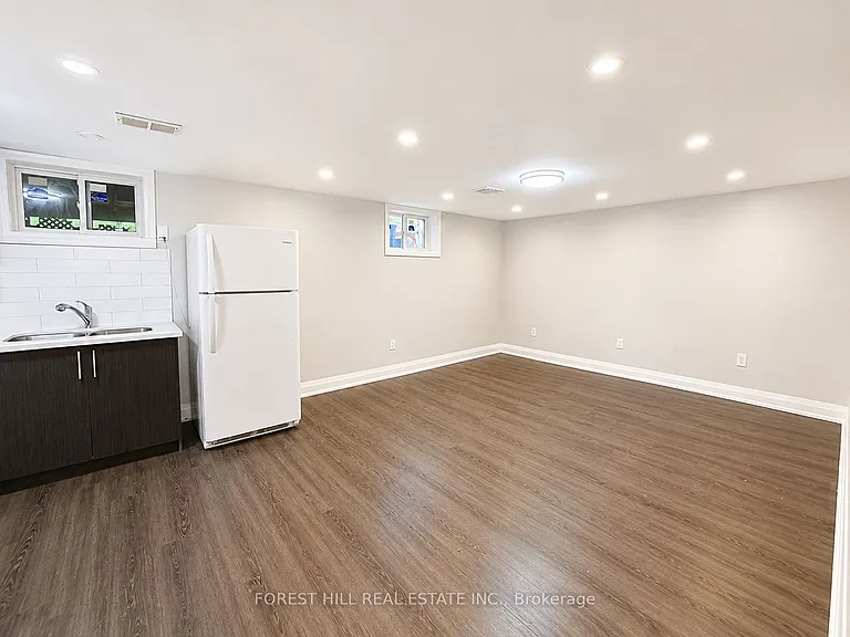 81 Farmbrook Rd #BASEMENT — Photo 4