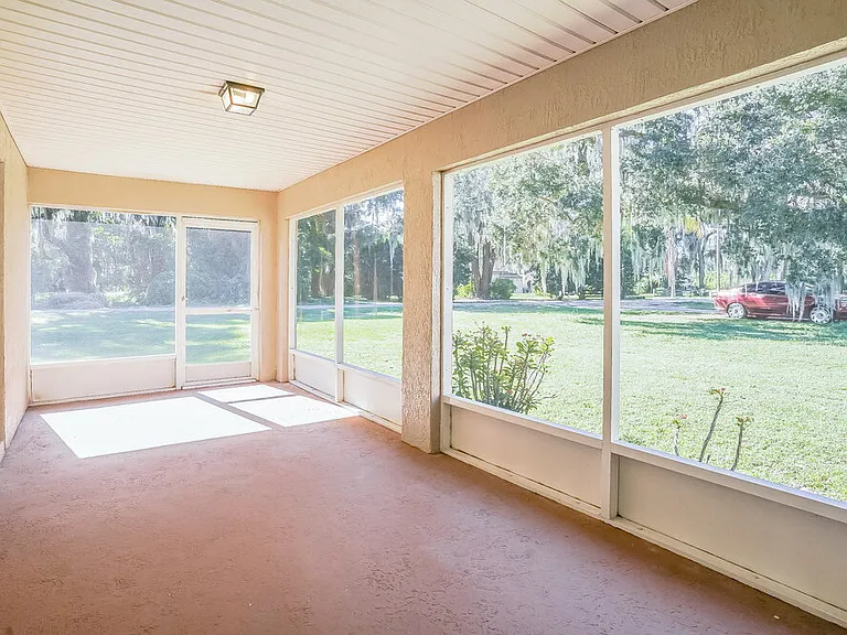 35221 W Griffin Dr — Photo 10