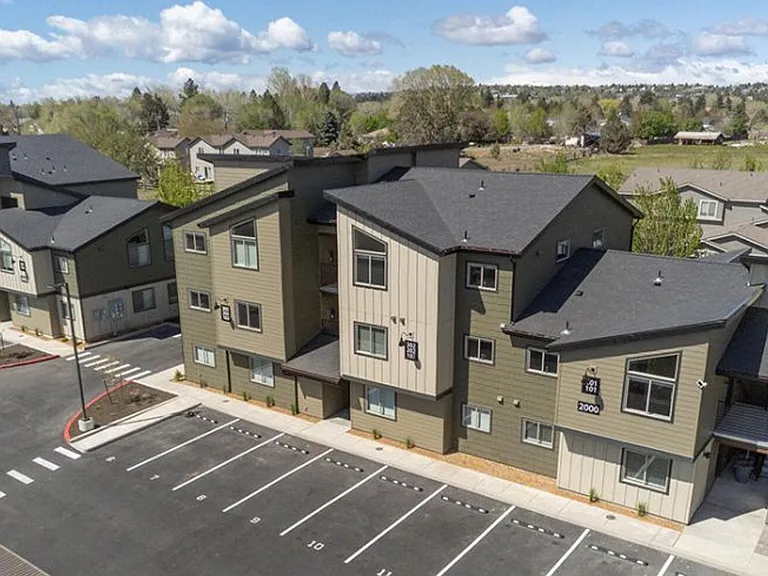 Salmon Crossing Apartments — Photo 14