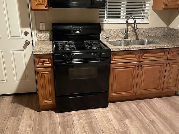 4th image of 708 W 9th St #710