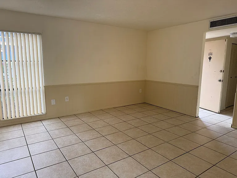 2811 SW Archer Rd #M111 — Photo 6