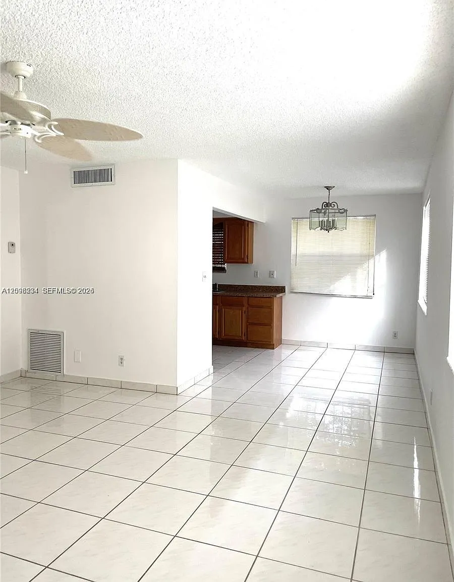 2200 Taylor St — Photo 2