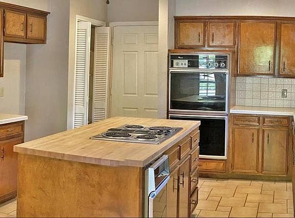 3rd image of 5005 Monticello Ct