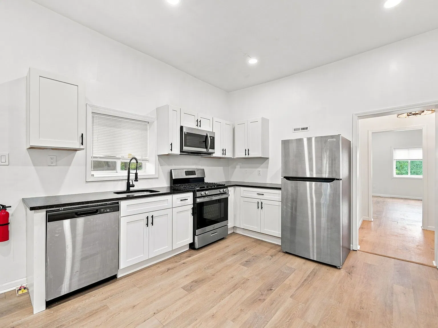 2 bed, $1,650 — Photo 2