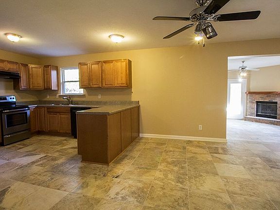 2nd image of 841 Plantation Dr