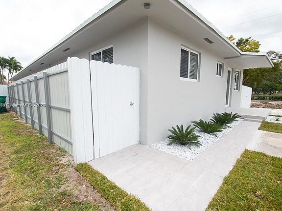 3rd image of 233 NW 53rd Ave