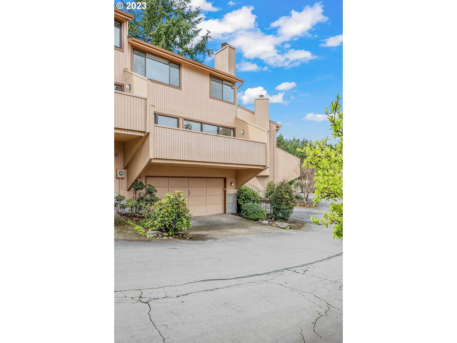 611 Montara Way photo 1