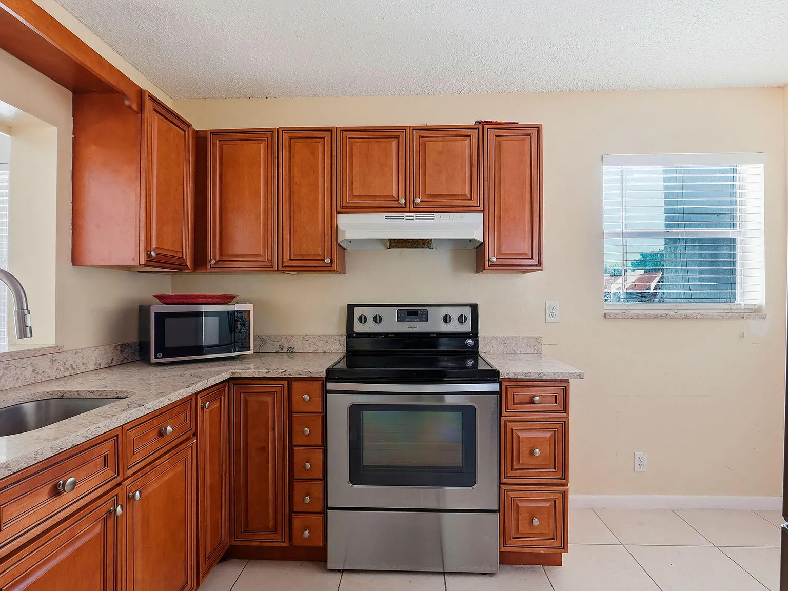 2 bed, 2.0 bath, 1142 sqft, $2,200 — Photo 3
