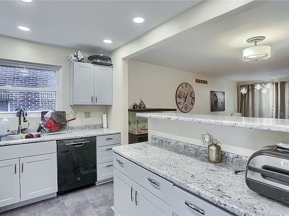 3rd image of 1552-1554 Barr Ave