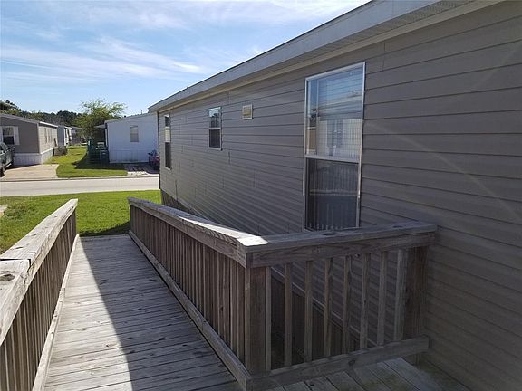 3rd image of 9962 Chinaberry Park Ln