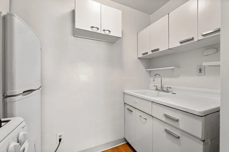 1 bed, 400 sqft, $1,072 — Photo 3