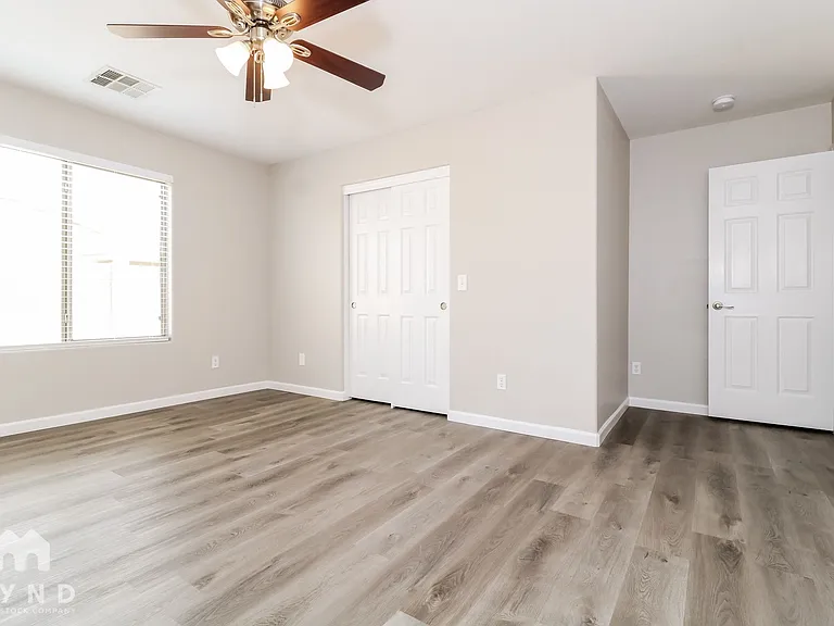 16812 W Marshall Ln — Photo 7