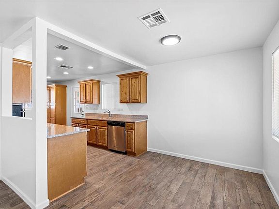 5th image of 528 W 18th St