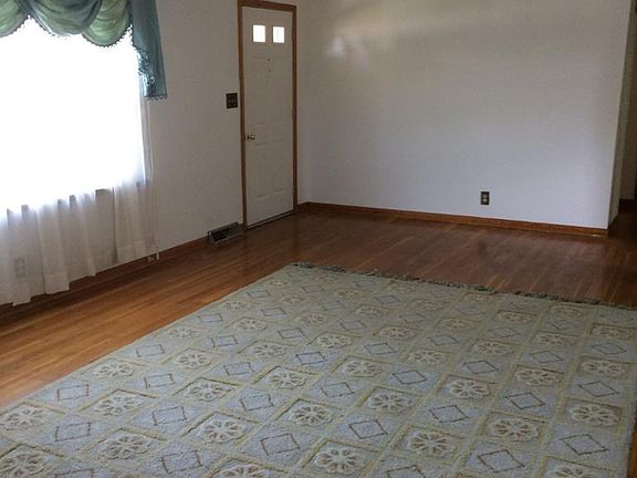 2nd image of 805 Hinton Dr