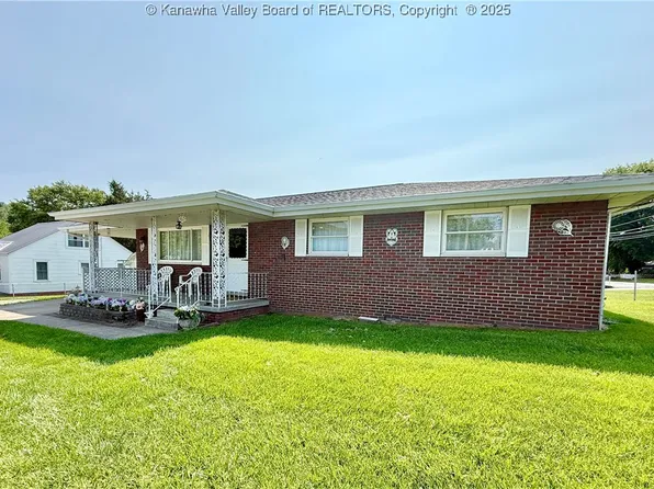 365 Orchard Ave, Hamlin, WV 25523