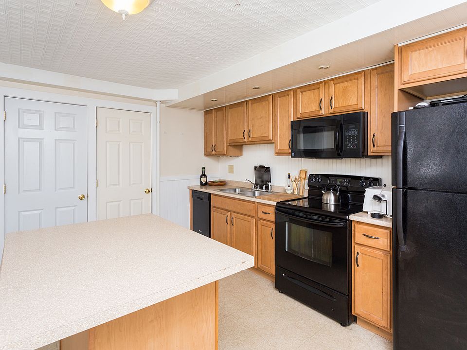 2nd image of 14 South St #1-2