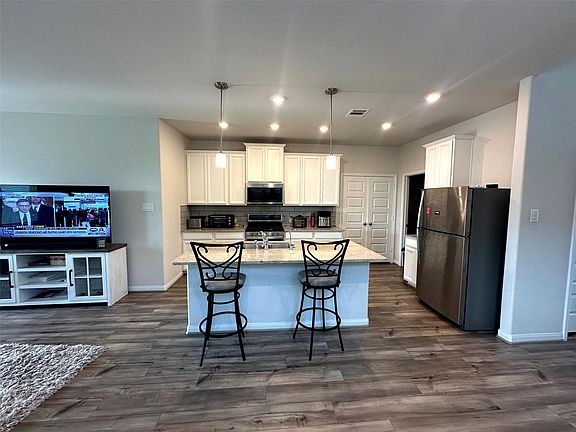 2nd image of 7076 Silverleaf Oak St