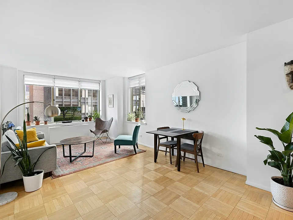 236 E 47th St #23C