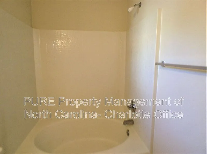 3 bed, 2.0 bath, 1171 sqft, $1,689 — Photo 4