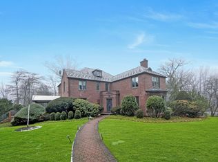 370 Hillcrest Rd, Englewood, NJ 07631