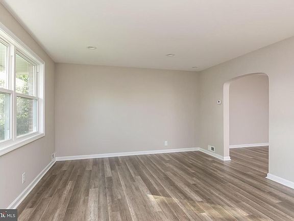 4th image of 1750 44th St
