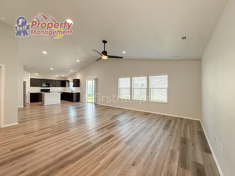 4918 Endicott Dr — Photo 11