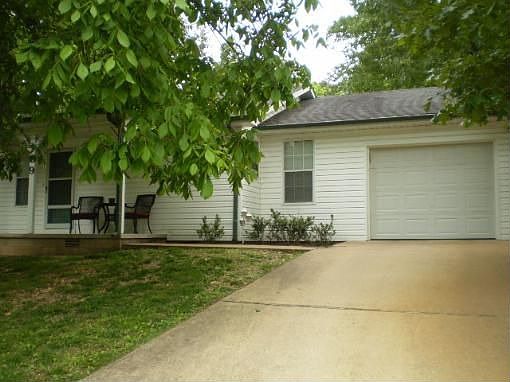2nd image of 109 S Circle Dr