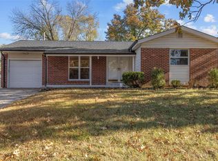 1612 Valley Park Rd, Fenton, MO 63026