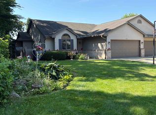 3532 Briar Crest Dr, Janesville, WI 53546