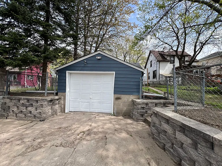 3715 Girard Ave N — Photo 6