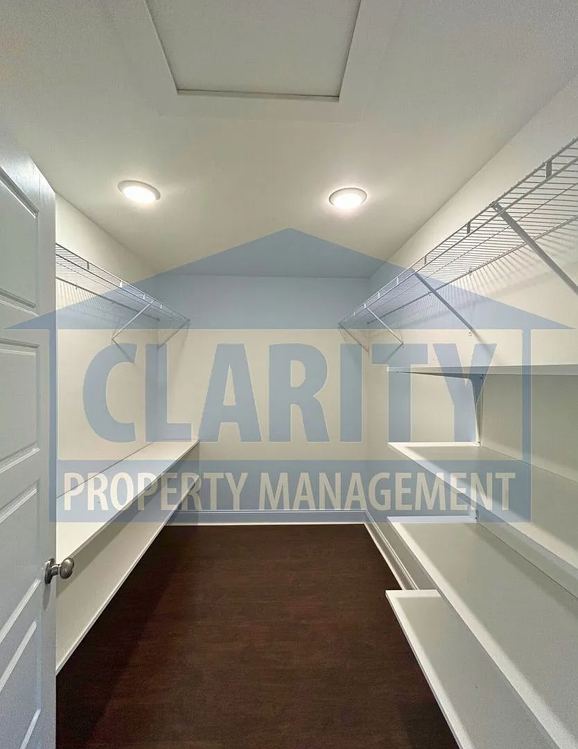 Charming 3 Bedroom, 2 Bath Home with Spacious Yard! — Photo 4