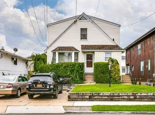 9 Graywood Rd, Port Washington, NY 11050