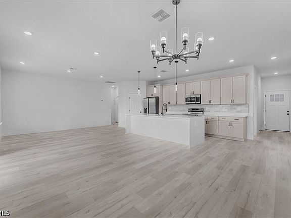 5th image of 2801 Monza Dr