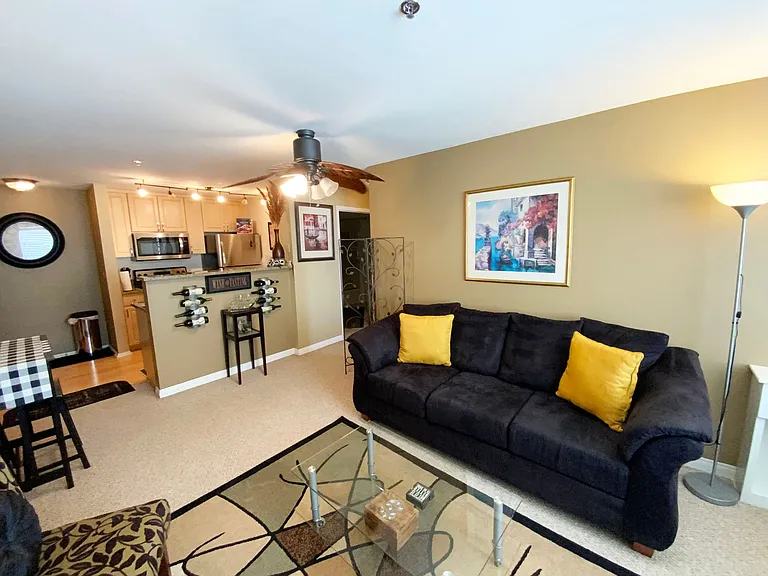1970 Columbia St #315 — Photo 3