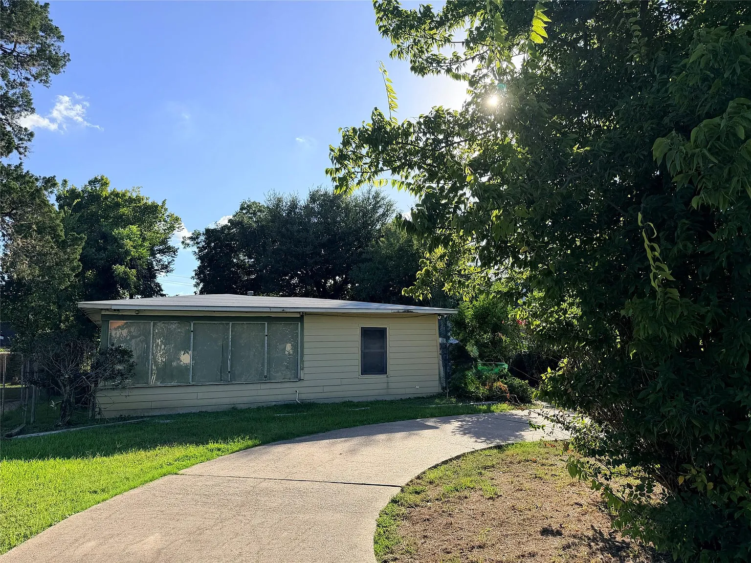 3 bed, 2.0 bath, 1604 sqft, $1,375 — Photo 3