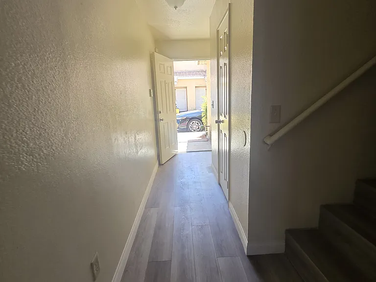 1420 E Date St — Photo 9