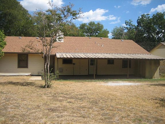 3rd image of 1419 Shady Ln