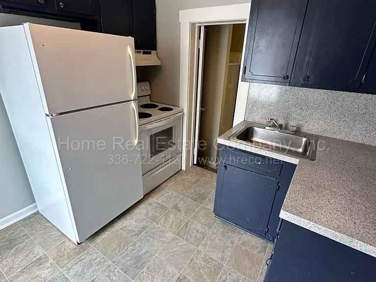 1428 Glade St — Photo 3