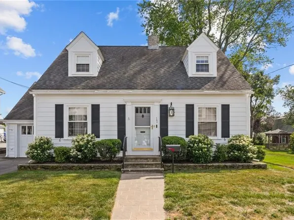 157 Schuyler St, East Providence, RI 02914