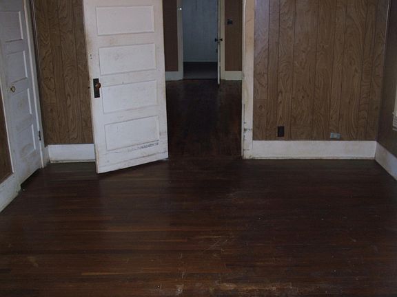2nd image of 507 S Throckmorton Ave