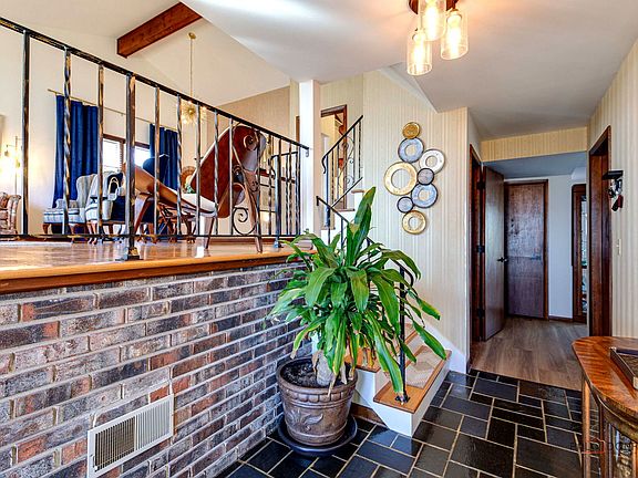 4th image of 2042 S Goebbert Rd