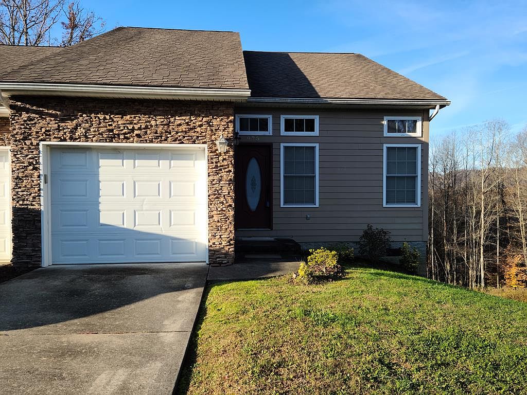 975 Summerlee Rd, Oak Hill, WV 25901 Zillow