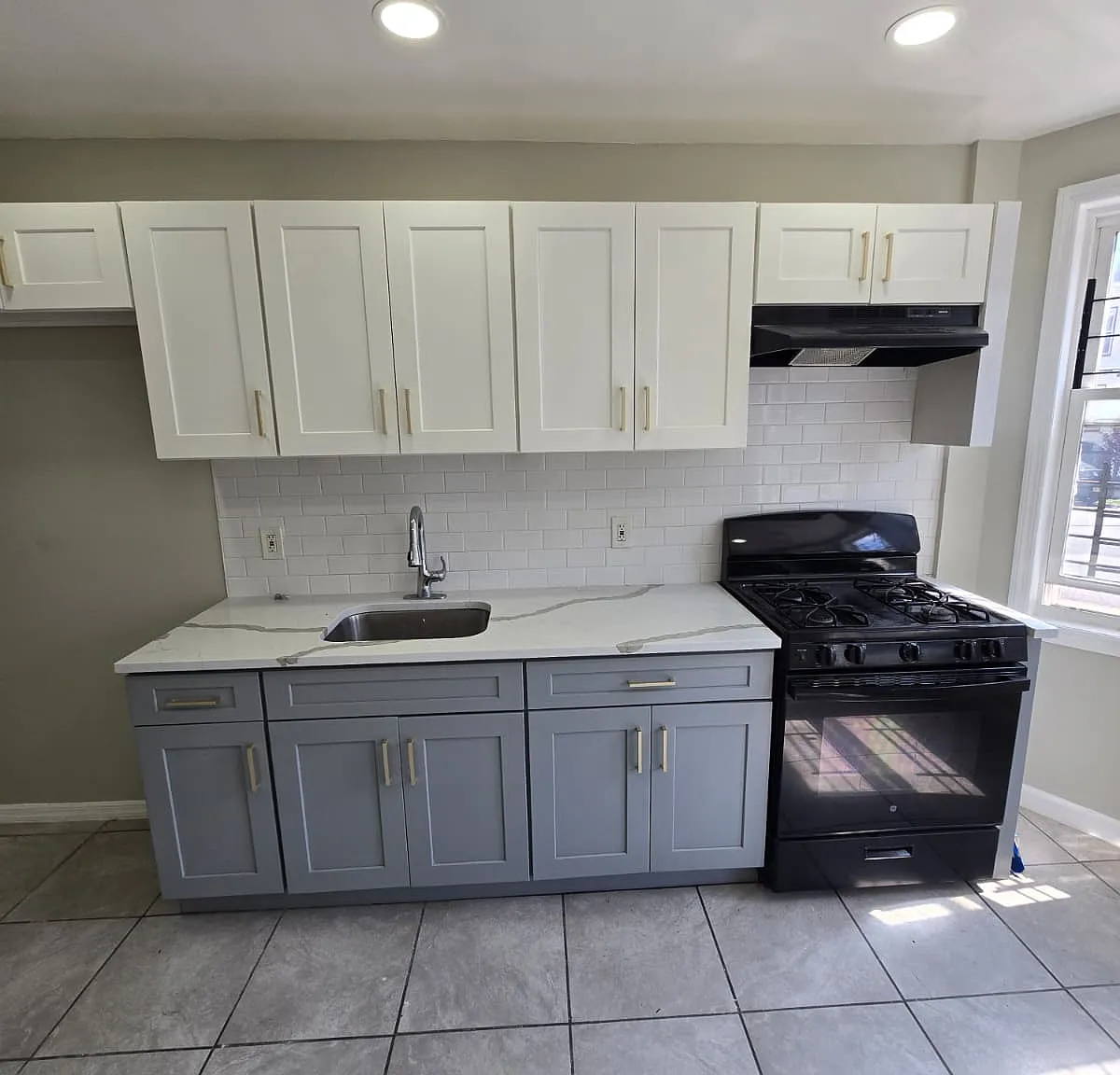 4 bed, $2,350 — Photo 2
