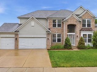906 Blue Ridge Dr, Streamwood, IL 60107