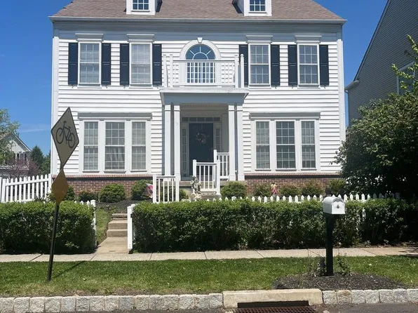 10 Croft Dr, Fountainville, PA 18923