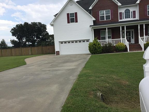 Front of home with 5+ car driveway