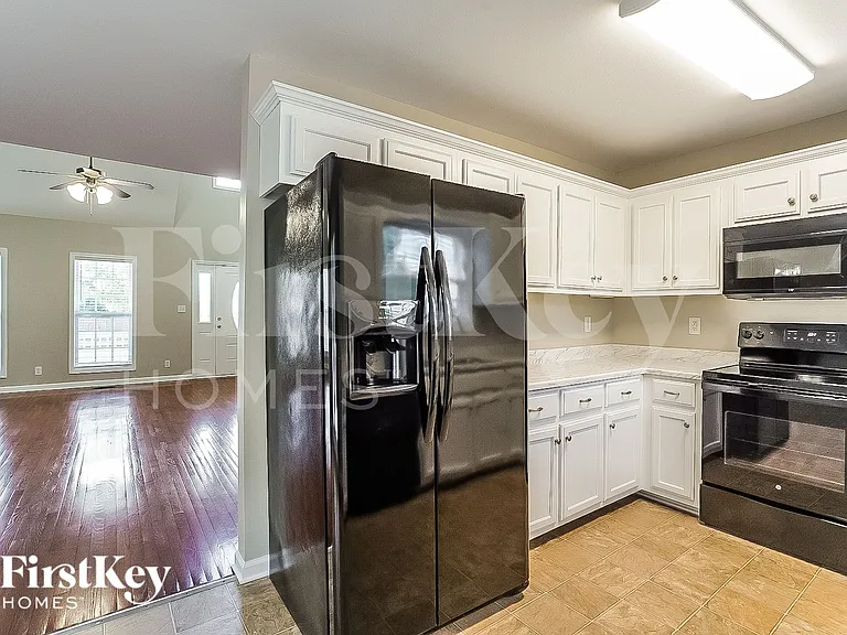 3745 Nadia Dr — Photo 7