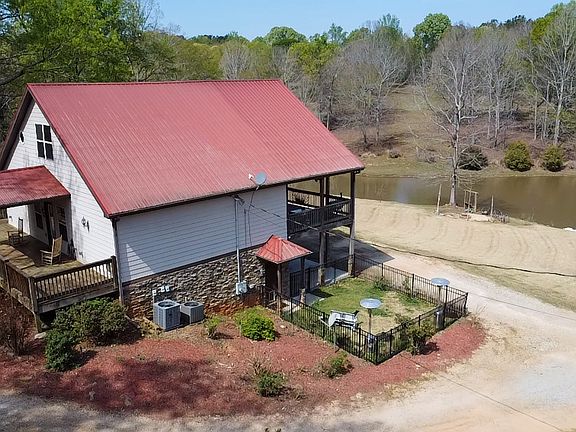 3rd image of 200 Higgins Rd